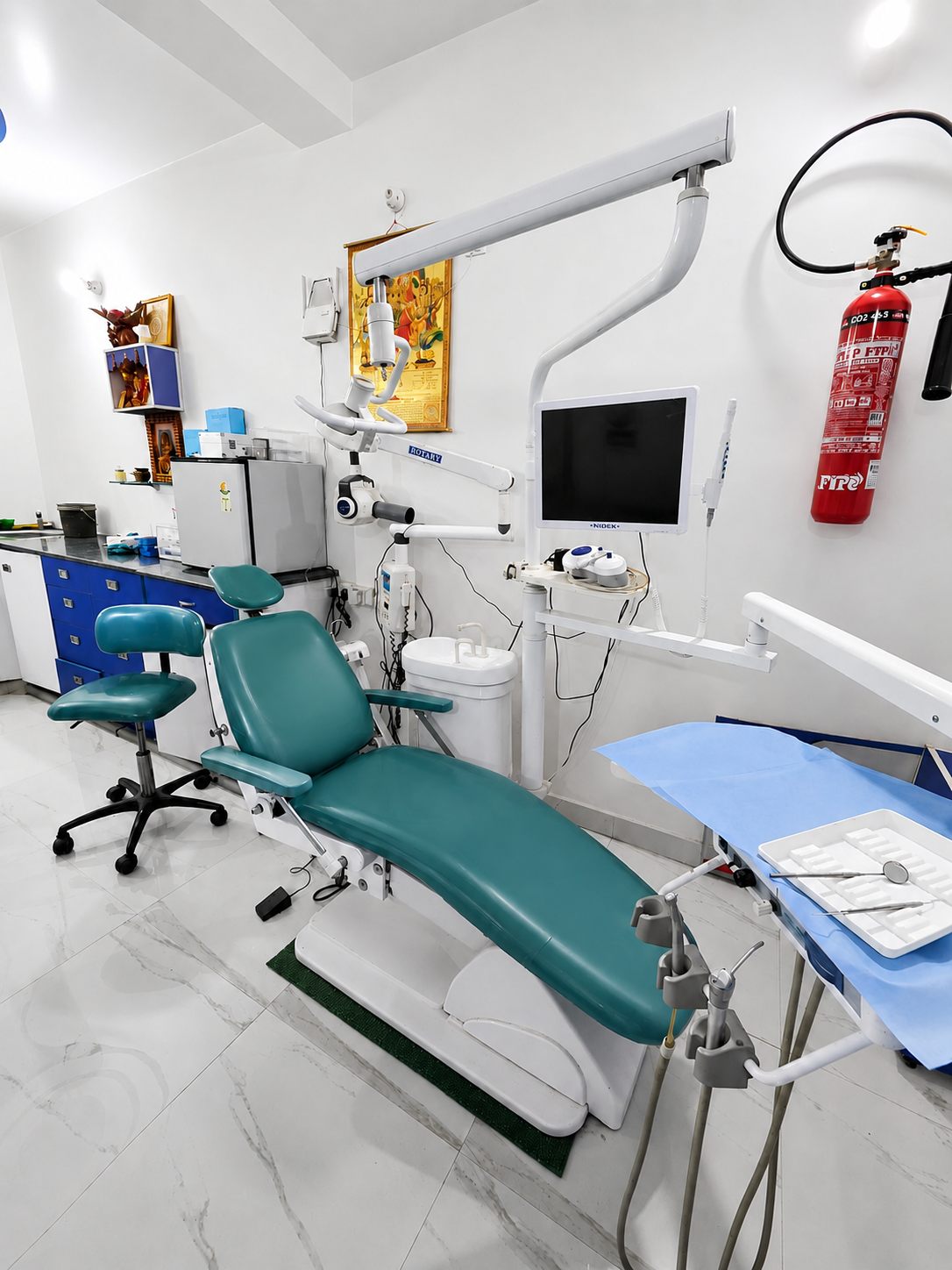 Apna Dental treatment room with modern dental equipment